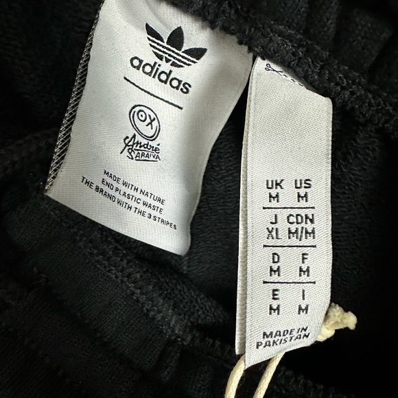 Adidas Originals x Andres Saraiva Graffiti Tagged Short Men’s Medium NEW HR7111 - Picture 7 of 8